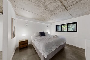 Apartment | 3 bedrooms, bed sheets - Sunlit 3-bed Coastal Stay With Private Deck (Sydney)