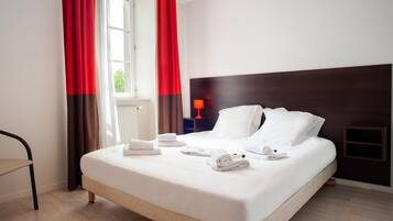 1 bedroom, bed sheets