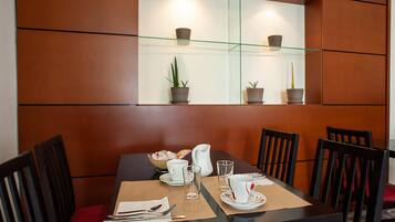 Apartment | Dining