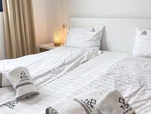 Iron/ironing board, WiFi, bed sheets - Tiara Beach Apartment (Durrës)
