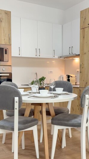 Dining - Tiara Beach Apartment (Durrës)