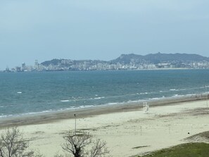 Una spiaggia nelle vicinanze