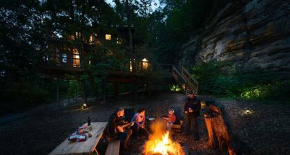 Spacious Tree House near Starved Rock and Buffalo Rock State Parks, Perfect for a Family Glamping Getaway