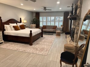 Iron/ironing board, WiFi, bed sheets - Luxurious German-Style Ranch Vacation Rental with Pool Access and Stunning Views in Bergheim, Texas (Bergheim)