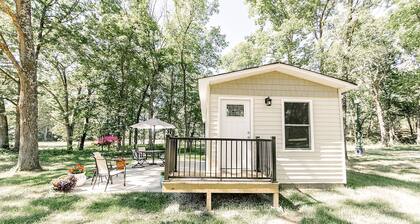 Charming Cabin in the Woods - Peaceful Glamping Spot near Owensville, Missouri