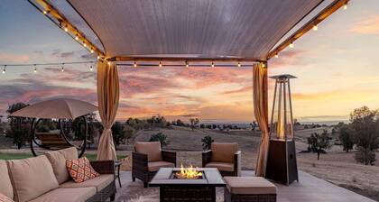 Heavenly Vacation Retreat with Sweeping Vineyard Views near Paso Robles Wineries in California