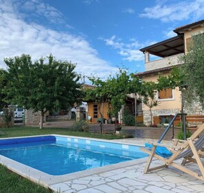 Pool - Relaxing retreat with covered terrace and pool (Fiorini)