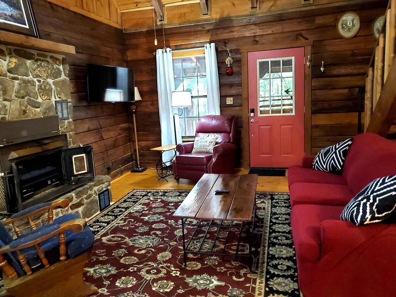 TV, fireplace
