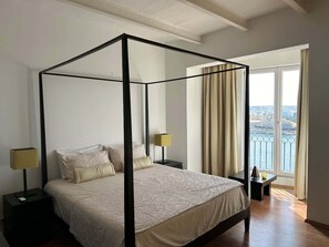 Iron/ironing board, WiFi, bed sheets - Valletta Postcard Penthouse (Il-Belt Valletta)