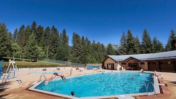 Apartment | Pool | Outdoor pool