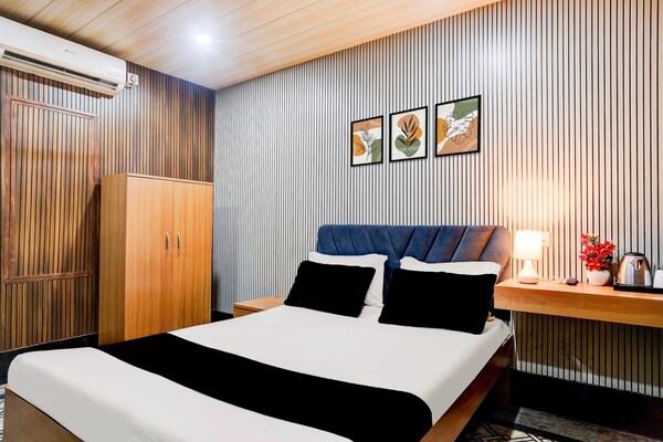 Deluxe With Balcony Hotel Aaghnya - Assam