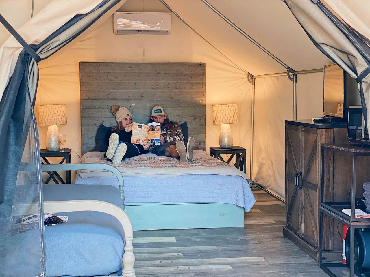 WiFi, bed sheets