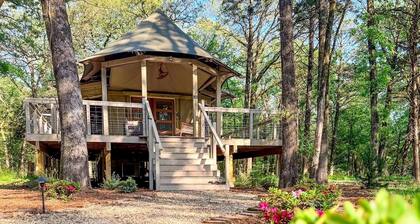 Luxurious Romantic Glamping Cabin with Outdoor Tub near Lake Fork in East Texas