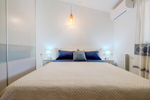 2 bedrooms, in-room safe, iron/ironing board, free WiFi - [Center - 1 km from the sea] Villa Relax with Garden (Sardegna, Provincia della Gallura Nord-Est Sardegna)