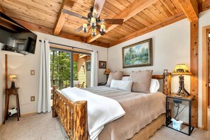 Iron/ironing board, travel cot, WiFi, bed sheets - Scenic Lakefront Escape with Kayaks and Canoes in Meredith, New Hampshire (Meredith)