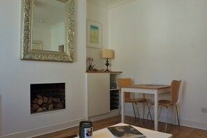 Dining - Modern Central Apartment (Brighton and Hove)