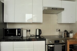 Private kitchen - Modern Central Apartment (Brighton and Hove)
