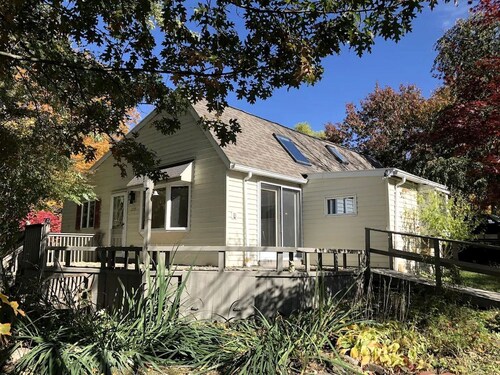 Stunning Cottage with Fire Pit and Access to Great Hiking Trails in Keuka Park, New York
