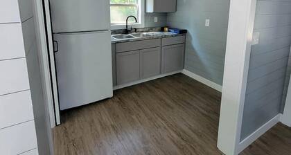 Romantic Glamping Getaway Perfect for Quality Time with Your Partner: Cute Tiny House near Owensville, Missouri