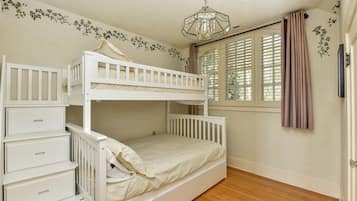 3 bedrooms, WiFi, bed sheets