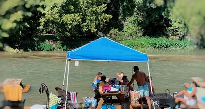 A Relaxing Glamping Getaway: Tranquil Safari Tent on the San Marcos River near Kingsbury, Texas