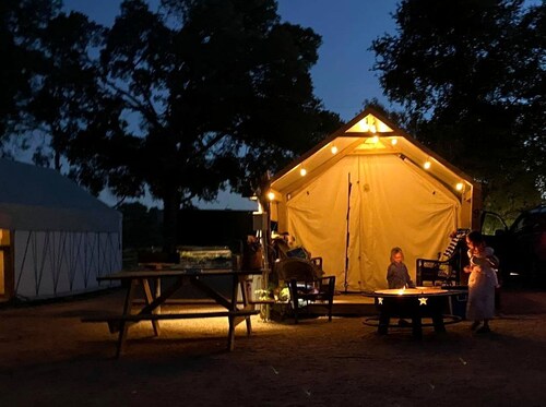 A Relaxing Glamping Getaway: Tranquil Safari Tent on the San Marcos River near Kingsbury, Texas