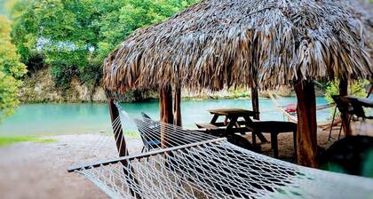 A Relaxing Glamping Getaway: Tranquil Safari Tent on the San Marcos River near Kingsbury, Texas