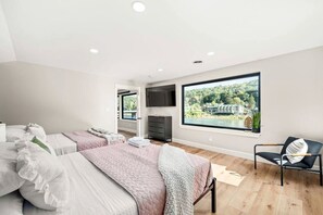 Tabla de planchar con plancha, wifi y ropa de cama 