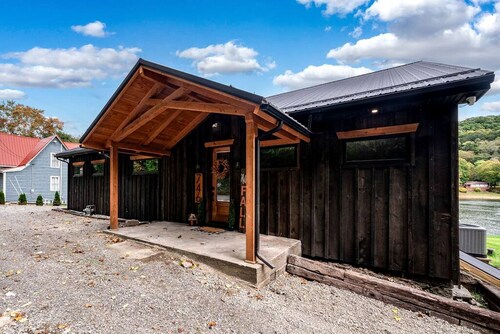 Family Fun by the River: Unmatched Cabin Experience in Pennsylvania