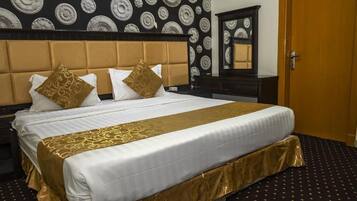 Hypo-allergenic bedding, minibar, iron/ironing board, free WiFi