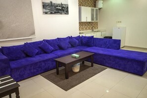 34-inch TV with satellite channels - Quiet Rooms 1  (Riyadh)