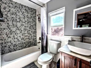 Haartrockner, Seife, Shampoo, Toilettenpapier