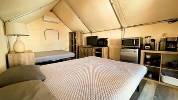 WiFi, bed sheets