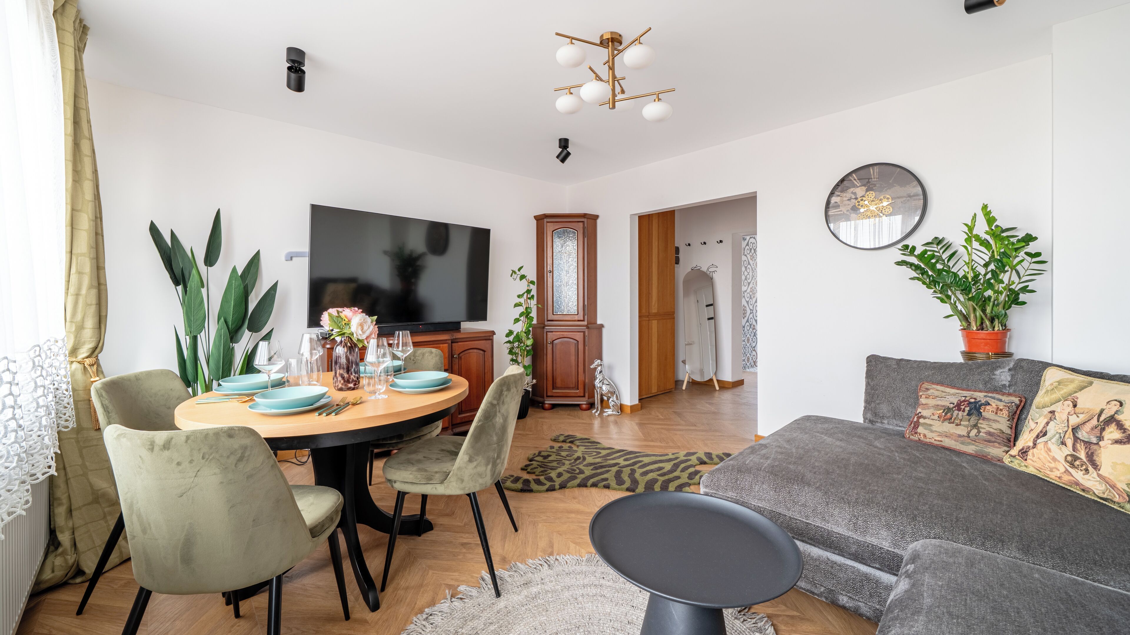 Apartment (19) | Living area | Flat-screen TV