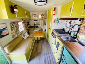 Fridge, oven, stovetop, coffee/tea maker - Caravan by the Lake: Retro Glamping in Santa Ysabel, CA (Santa Ysabel)