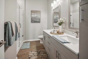 Soap, toilet paper - Cozy 2-bedroom apartment with AC in charming Wimauma (Wimauma)