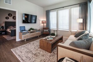 Living area - Cozy 2-bedroom apartment with AC in charming Wimauma (Wimauma)