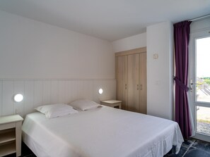2 bedrooms, bed sheets - 5-guest Flat, Beachfront (Guidel)