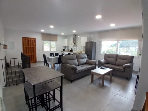 Chalet 'Alojamiento Rural El Lentisco' with Mountain Views, Wi-Fi & Air Conditioning