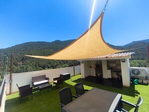 Outdoor dining - Chalet 'Alojamiento Rural El Lentisco' with Mountain Views, Wi-Fi & Air Conditioning (Benatae)
