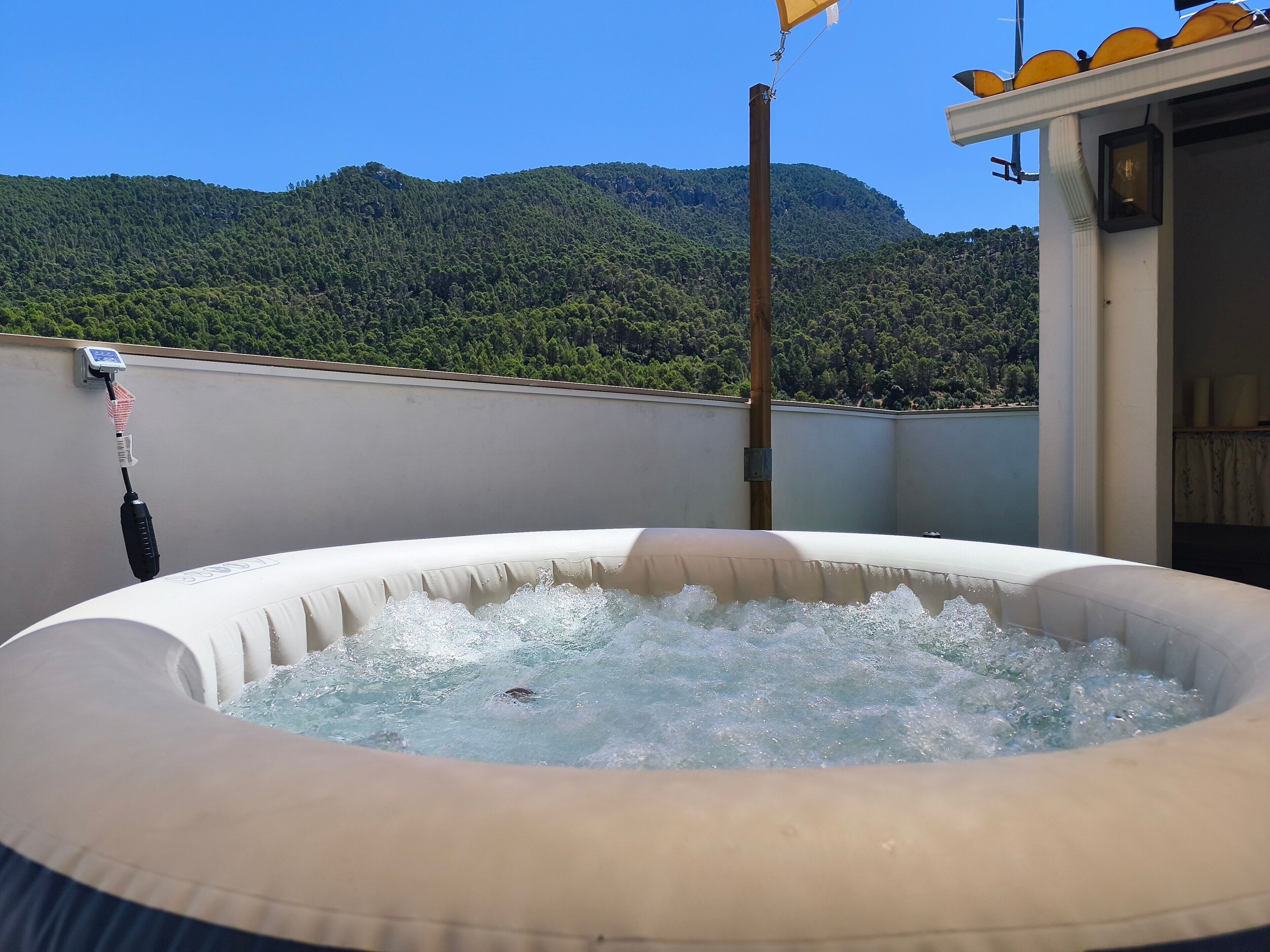 Bañera de hidromasaje al aire libre