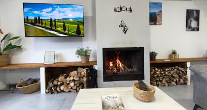 Chalet 'Alojamiento Rural El Lentisco' with Mountain Views, Wi-Fi & Air Conditioning