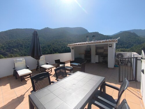 Chalet 'Alojamiento Rural El Lentisco' with Mountain Views, Wi-Fi & Air Conditioning