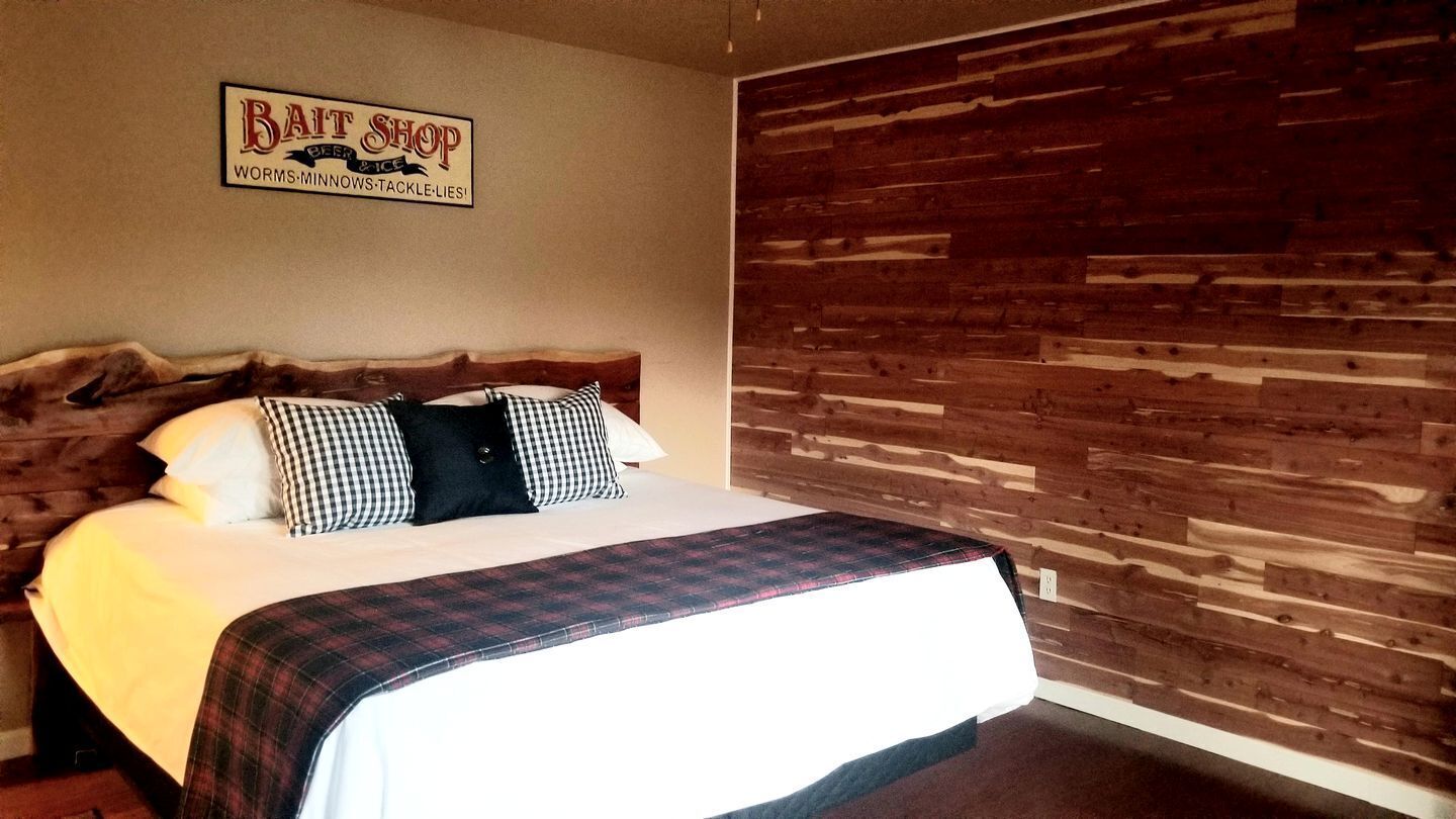 6 bedrooms, iron/ironing board, WiFi, bed sheets