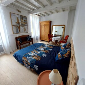 Iron/ironing board, WiFi, bed sheets