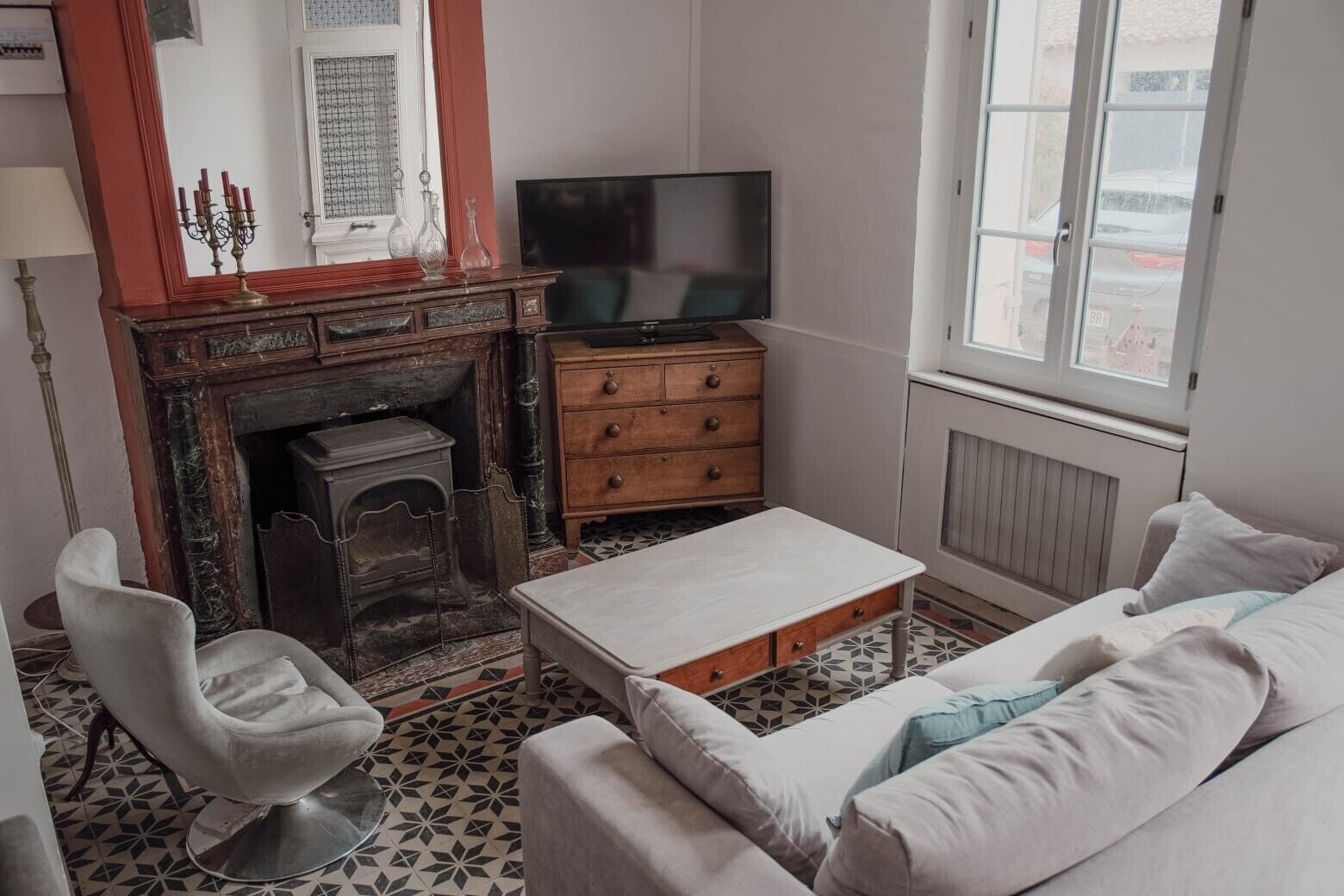 TV, fireplace, table tennis