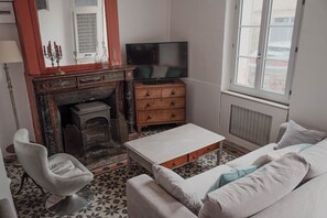 TV, fireplace, table tennis