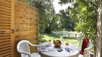 Apartment | Outdoor dining