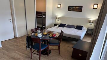 2 bedrooms, bed sheets