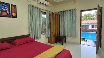 Double or Twin Room | Desk, laptop workspace, free WiFi